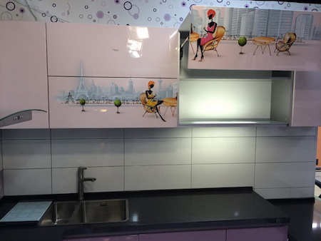 Фото Кухонный гарнитур Диантус. П-образная кухня с рисунком на фасадах и подсветкой | Кухни на заказ на кухникирова.рф